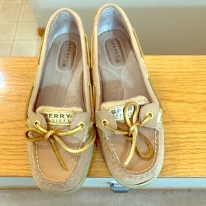 Sperry l Comfy and stylish Sperrys with gold-laces